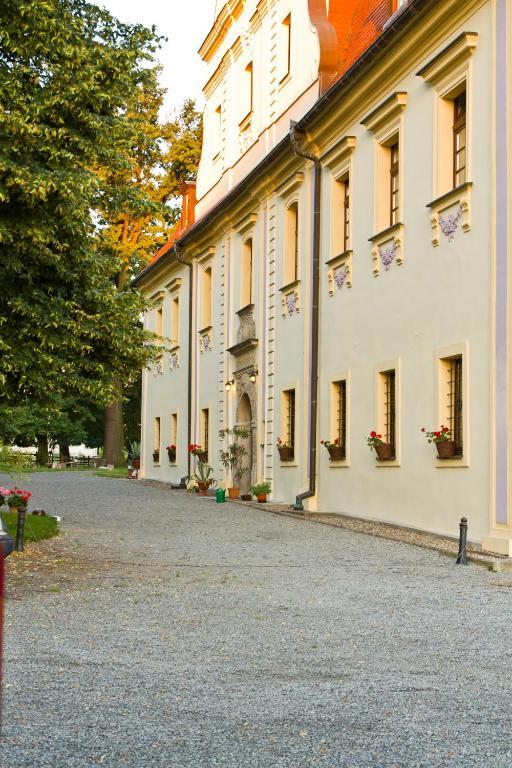 Palac Kietlin Niemcza Exteriör bild